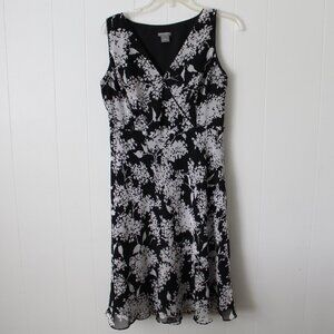 Ann Taylor Two Tone Floral Sleeveless V-Neck Black Cream Knee Length Dress 8 P